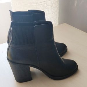 New Look black leather block heel Chelsea boots